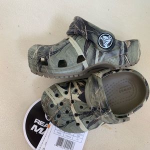 Brand new with tags infant/baby crocs size 4